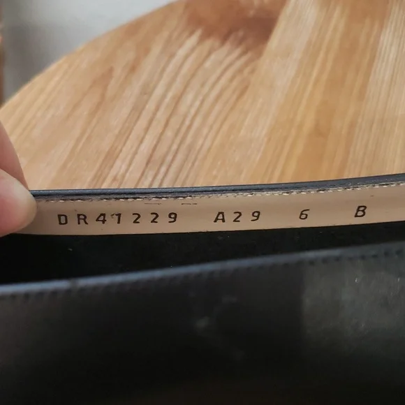 SALVATORE FERRAGAMO Classic Vara Black/Black Patent Bow Pump - Picture 12 of 12